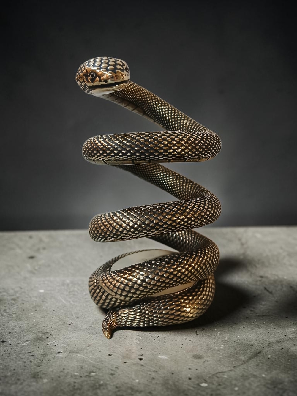 Gold and Black Decorative Reptile Coil Fragrance Mist Holder